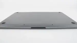 Wel, dit is nieuw. We staan op het moment even versteld door de nieuwe, extra-stevige onderste behuizing, waardoor we even wachten met het vinden van de code om het te kraken.