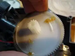 Saeco Royal tandwiel in de aandrijving vervangen.