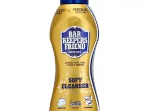 Het schoonmaken van een porseleinen wasbak