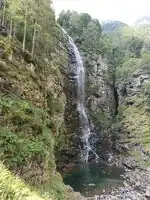 informal=yes (a way is directly outside of the picture)