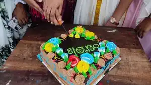 OSM Bangladesh - Photo of students cutting a cake for OpenStreetMap's 18th anniversary, at BSMRSTU (Bangabandhu Sheikh Mujibur Rahman Science and Technology University). Photo by Sawan Shariar on 2022-08-03.