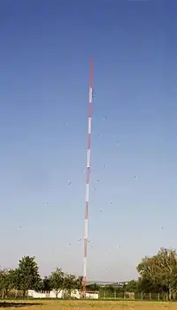 A radio mast insulated against ground used as mast radiator for medium wave