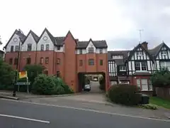 A residential building with a tunnel section. See on OSM