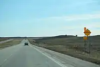 A high winds warning sign in South Dakota, United States (traffic_sign=hazard + hazard=side_winds)