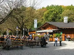 Deutsch: Westpark München; Biergarten „Hopfengarten“ im Oktober.